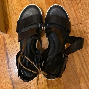 Born Sandals. Black. Size 7